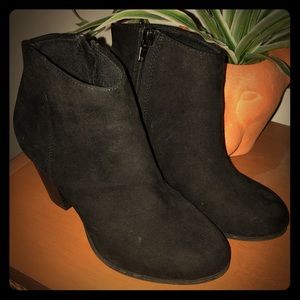 Black Old Navy Booties